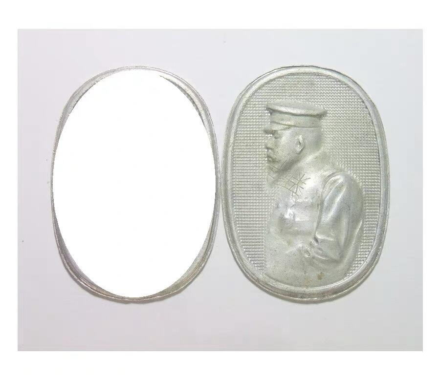 日本明治天皇老年军装像高浮雕精制大镀银章 薄版 30×40MM 3克