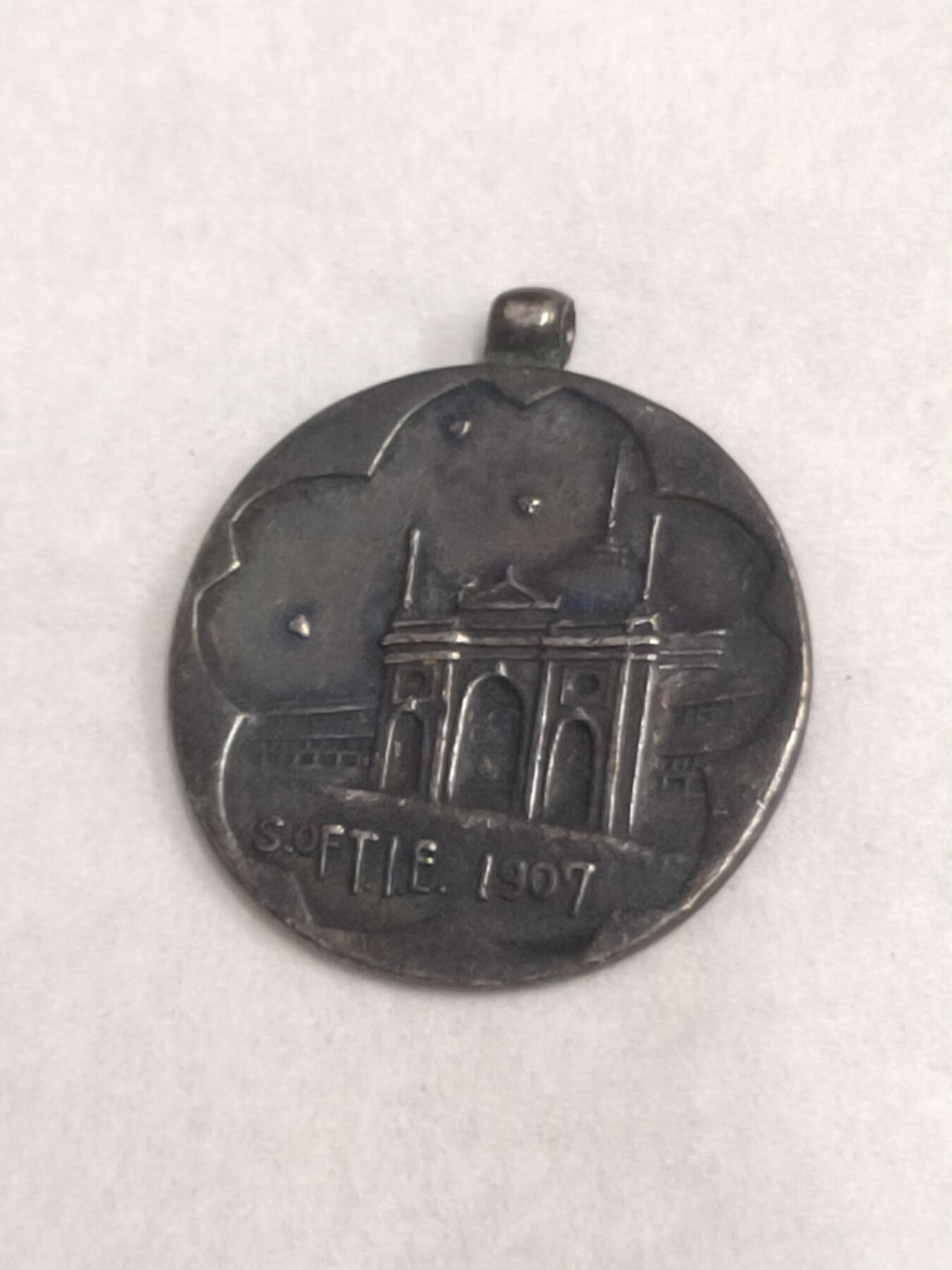 古董银章 哈尔滨的圣·索菲亚教堂浮雕1907年建立背面950银标 包浆自然厚重