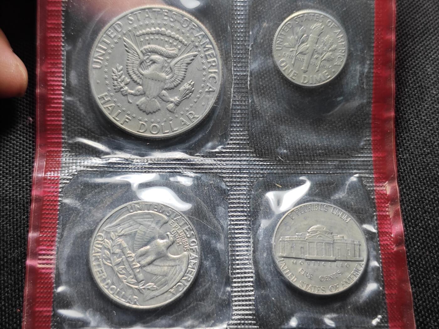 KK钱币收藏小铺  （套币 批量/好品散币 银币）专场  2月预留时间 周末发货  美国1971年大小面值清年2套一封 官方造币厂原封
