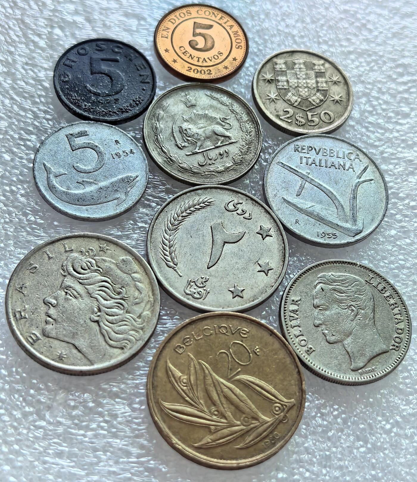 外国优质纪念币银币，周六晚上九点倒数截拍，满百包邮，可寄存半年，喜欢朋友微信扫描二维码可直接参拍 比利时委内瑞拉等散币