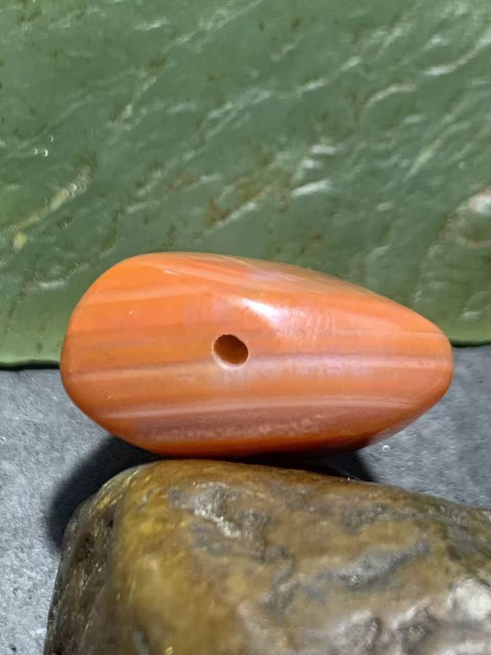 柿子红千层纹南红玛瑙通货随形珠一颗，