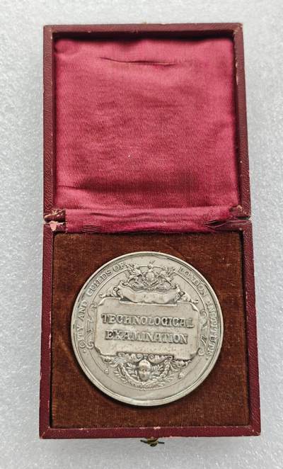 瓶子🏺第212期拍卖会  英国1967年城市博览会纪念银章  带盒  高银版  50毫米  61.16克