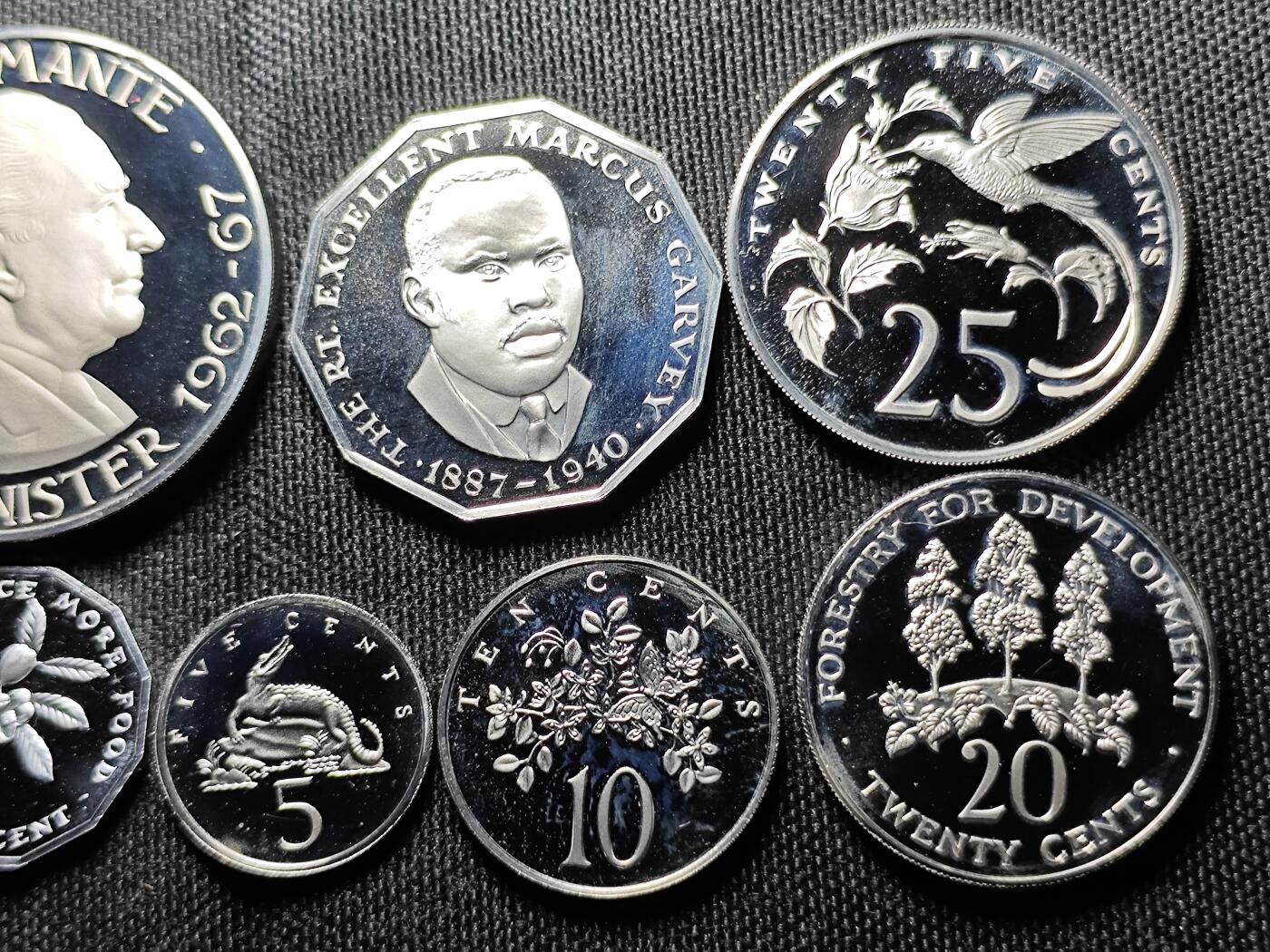 KK钱币收藏小铺  （套币 批量/好品散币 银币）专场  2月预留时间 周末发货  1977牙买加大小面值清年 精制币一套