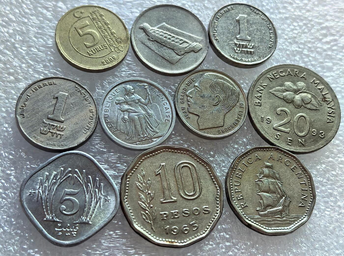 外国优质纪念币银币，周六晚上九点倒数截拍，满百包邮，可寄存半年，喜欢朋友微信扫描二维码可直接参拍 土耳其马来西亚以色列等一堆