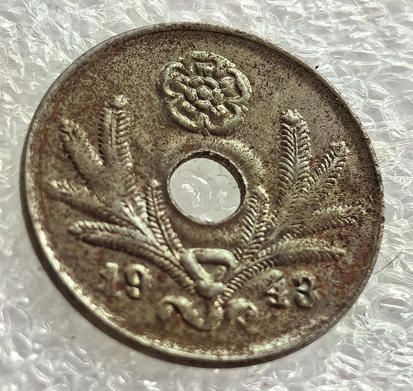 外国优质纪念币银币，周六晚上九点倒数截拍，满百包邮，可寄存半年，喜欢朋友微信扫描二维码可直接参拍 二战时期德占芬兰1943年5芬尼