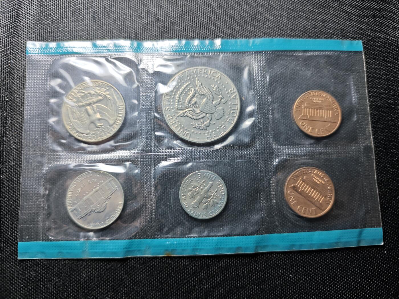 KK钱币收藏小铺  （套币 批量/好品散币 银币）专场  2月预留时间 周末发货  美国1971年大小面值清年2套一封 官方造币厂原封