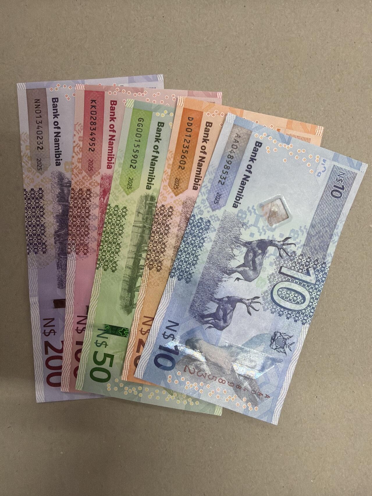 新版2025年纳米比亚10-200元套币（尾一同套币） 尾2