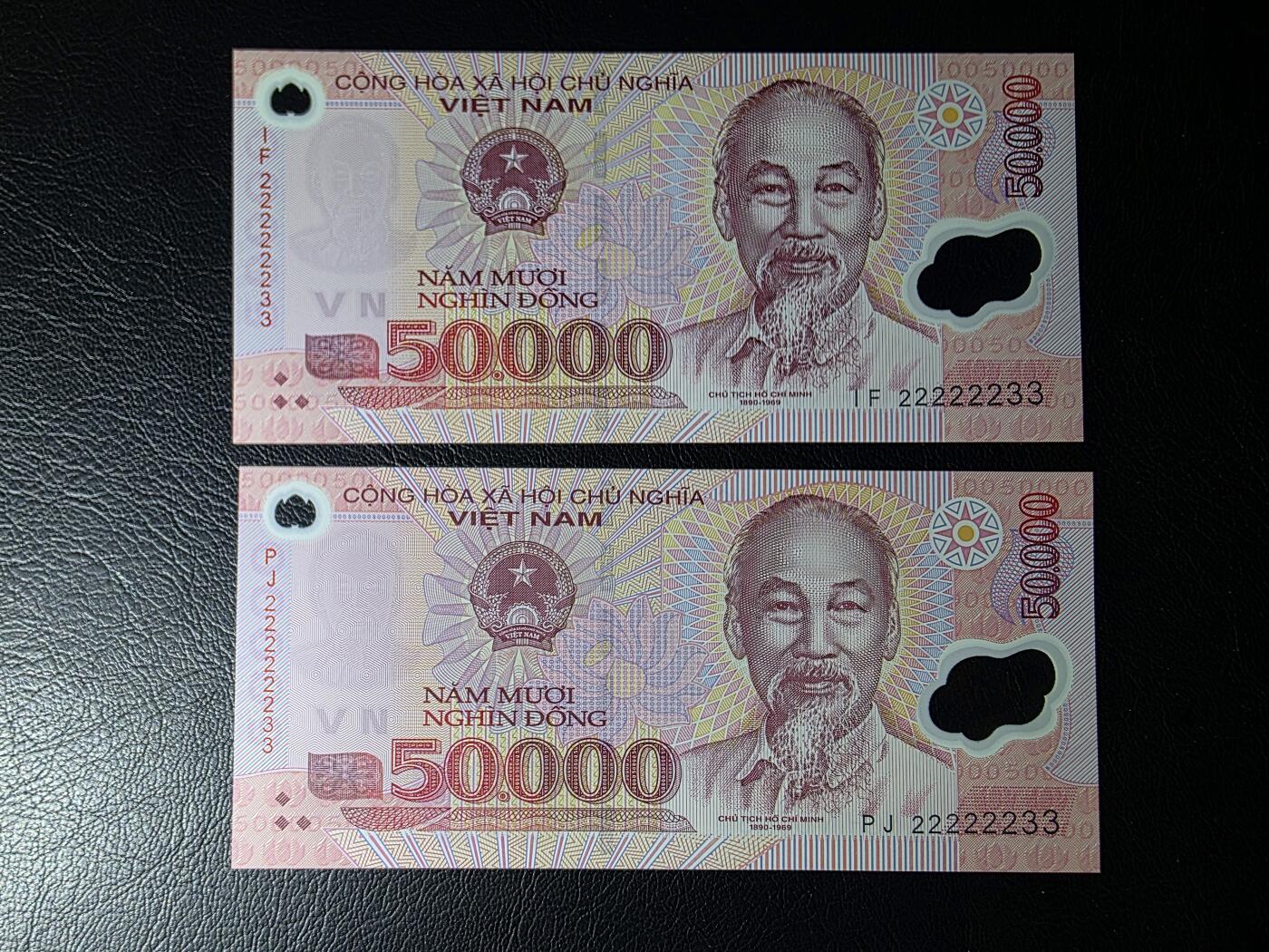 叁拾收藏第32期 越南22年5万盾 塑料钞   同号一对  UNC