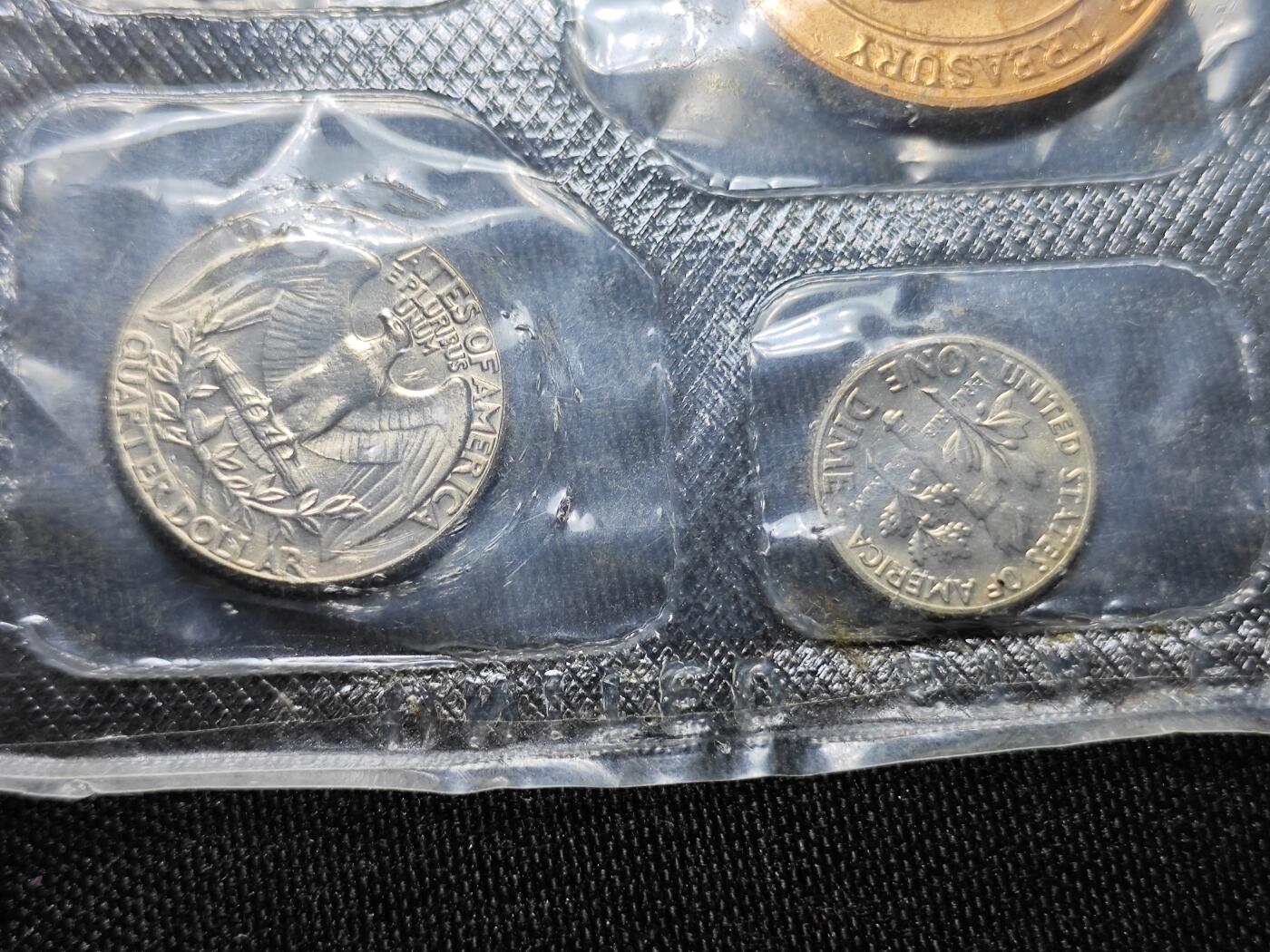 KK钱币收藏小铺  （套币 批量/好品散币 银币）专场  2月预留时间 周末发货    1974美国大小面值清年一套 含官方造币厂纪念铜章