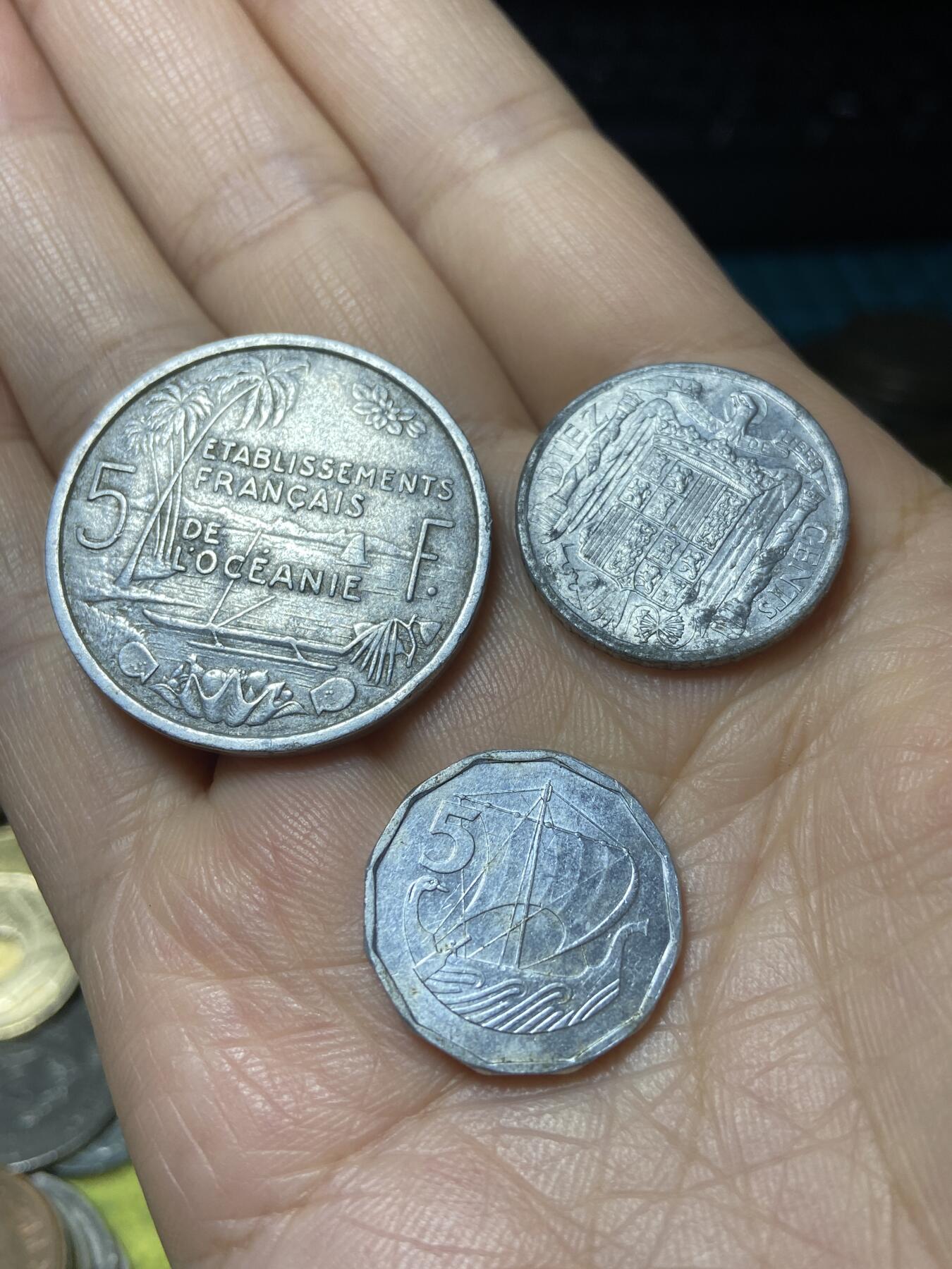 2025年第一百一十一场(总第一百三十七场）外国好品散币(免佣金) 较少见散币3枚：法属大洋洲1952年5法郎，西班牙🇪🇸1940年5分，塞浦路斯🇨🇾1981年5