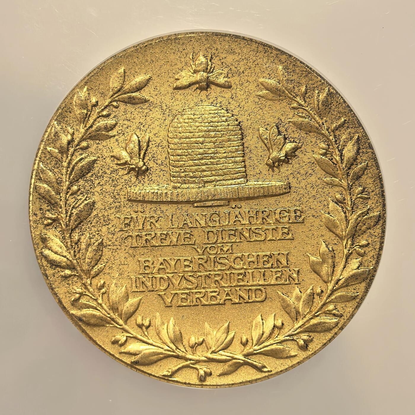 博洋堂世界钱币拍卖第143期（全场包邮） NGC MS63 德国巴伐利亚1900左右工业协会金奖巨大镀金银章，50mm，950银！银章可见，银镀金首见！唯一冠军分！这款奖章经研究属于第二帝国颁发的产物，此时德意志已经开启了铁与血的征程！