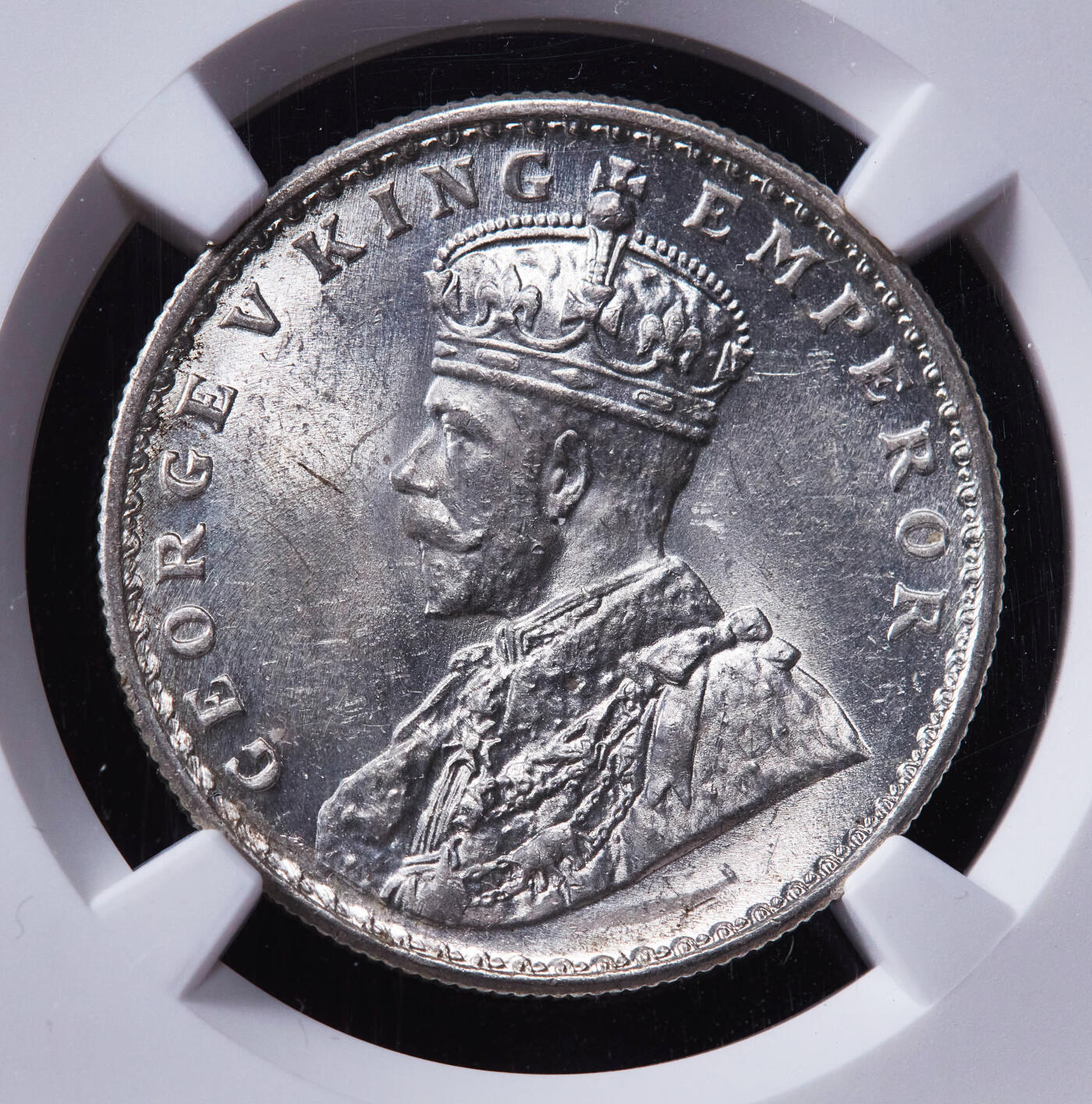 【俄甄集藏】2025年(044)11-12星期三晚 19:30 全场包邮 英属印度1920年乔治五世C版加尔各答厂1卢比银币，NGC MS63，转光品相