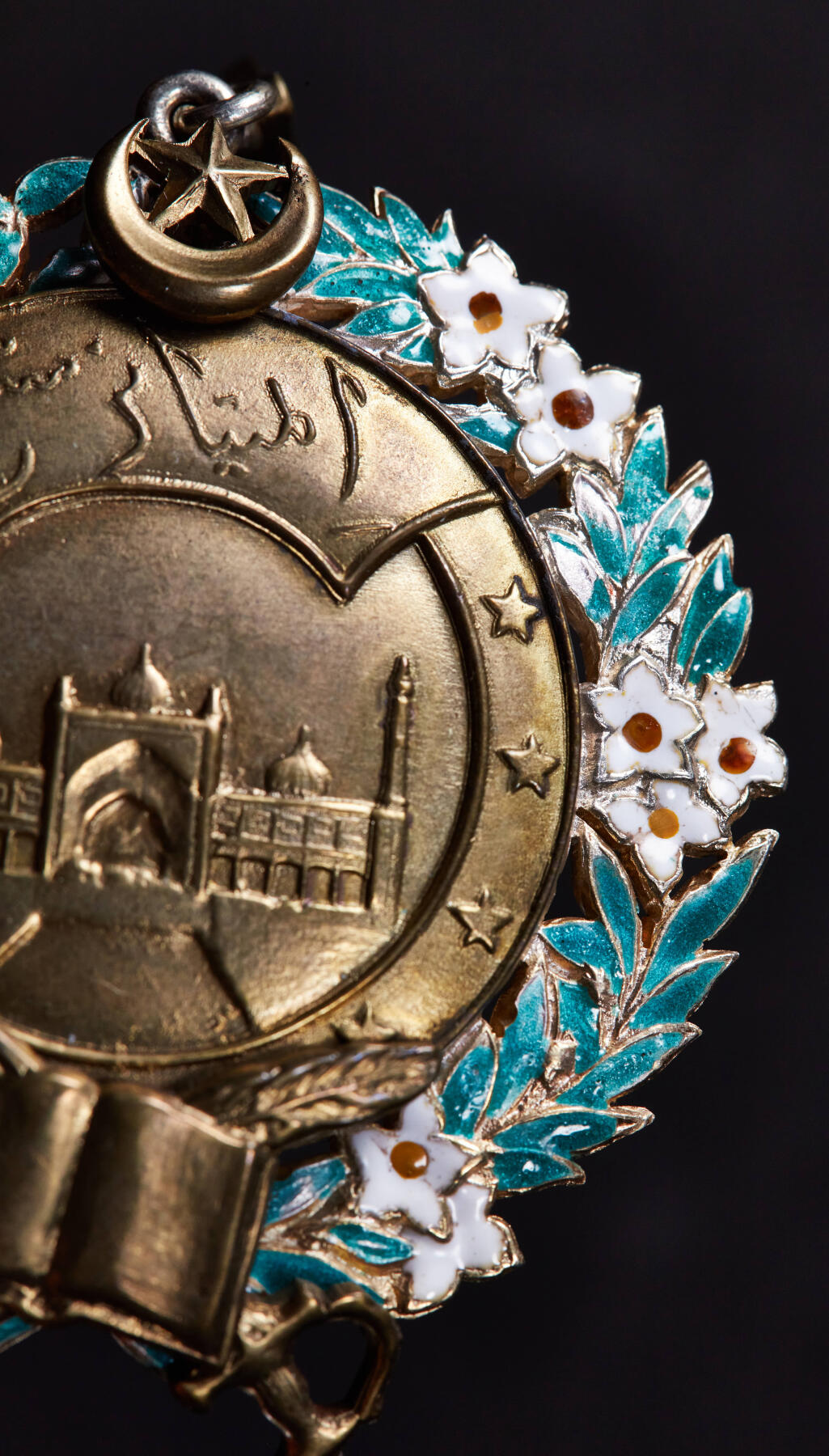 【俄甄集藏】2025年(044)11-12星期三晚 19:30 全场包邮 英属印度巴哈瓦尔布尔邦（现巴基斯坦境内）1920-30年萨特卢杰指挥官级杰出勋章 (Imtiaz-I-Satlej) ，由阿巴斯总督萨迪克·穆罕默德·汗五世爵士于1920 年至1930 年间设立，作为该邦首要勋章，颈绶版，银质镀金珐琅，英国斯宾克代铸，尺寸：80mm×58mm，重：61克，局部珐琅脱落