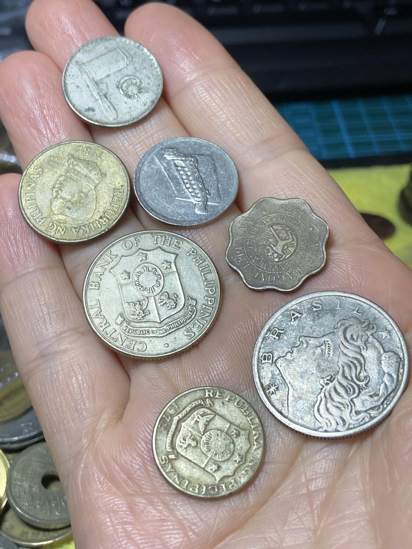 2025年第一百一十一场(总第一百三十七场）外国好品散币(免佣金) 散币7枚：马来西亚🇲🇾1973年2004年10仙，菲律宾🇵🇭1983年25分，1979年5分，1966年25分，1972年10分，巴西🇧🇷1970年20分