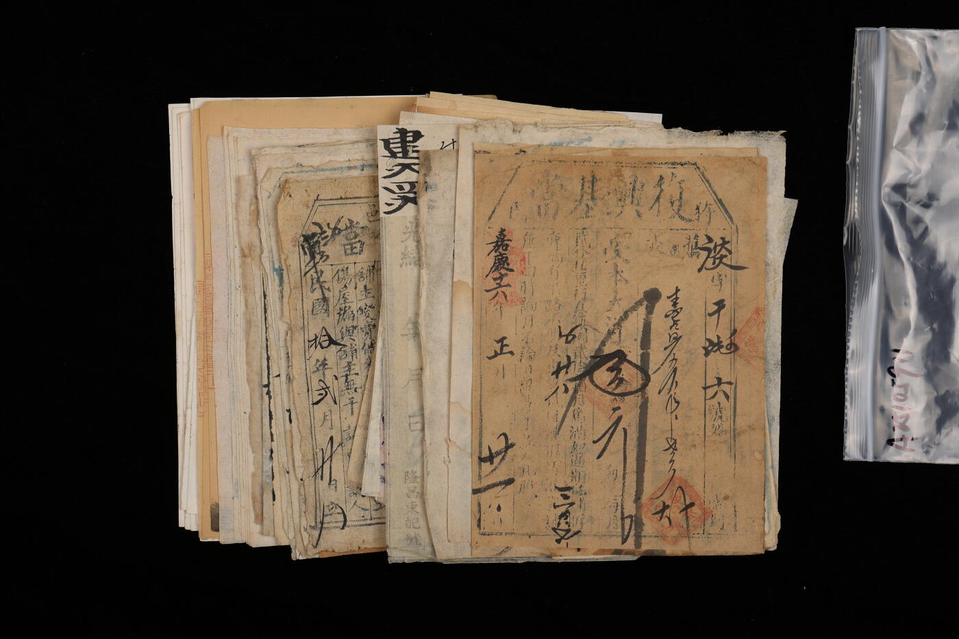 泓盛2025年秋季拍卖会 纸币 清嘉庆至民国“当票”藏品集一部共106张，包含嘉庆、咸丰、同治、光绪、洪宪和民国各时期，北京、上海、内蒙、山西、直隶、天津、山东、浙江、宁夏、澳门等多地，涵盖“典”“当”“质”“按”等不同类型，见证中国典当行业之历史演变，数量众多殊为不易，敬请预览