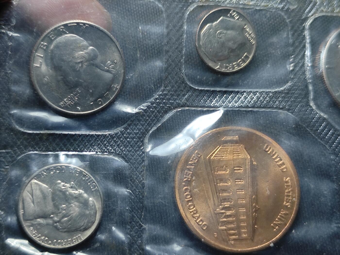 KK钱币收藏小铺  （套币 批量/好品散币 银币）专场  2月预留时间 周末发货    1974美国大小面值清年一套 含官方造币厂纪念铜章