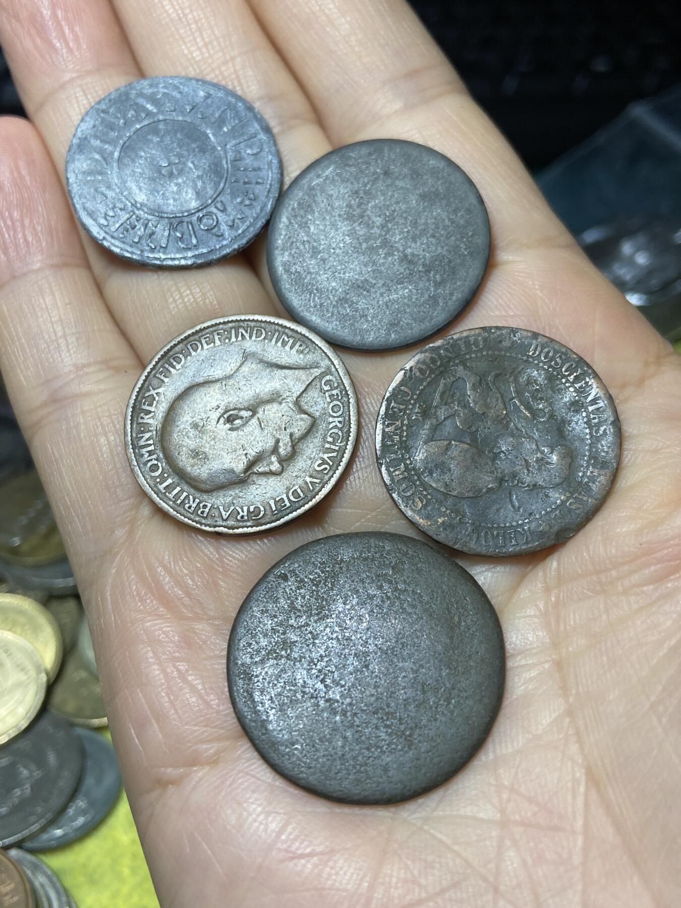 2025年第一百一十一场(总第一百三十七场）外国好品散币(免佣金) 差品币5枚