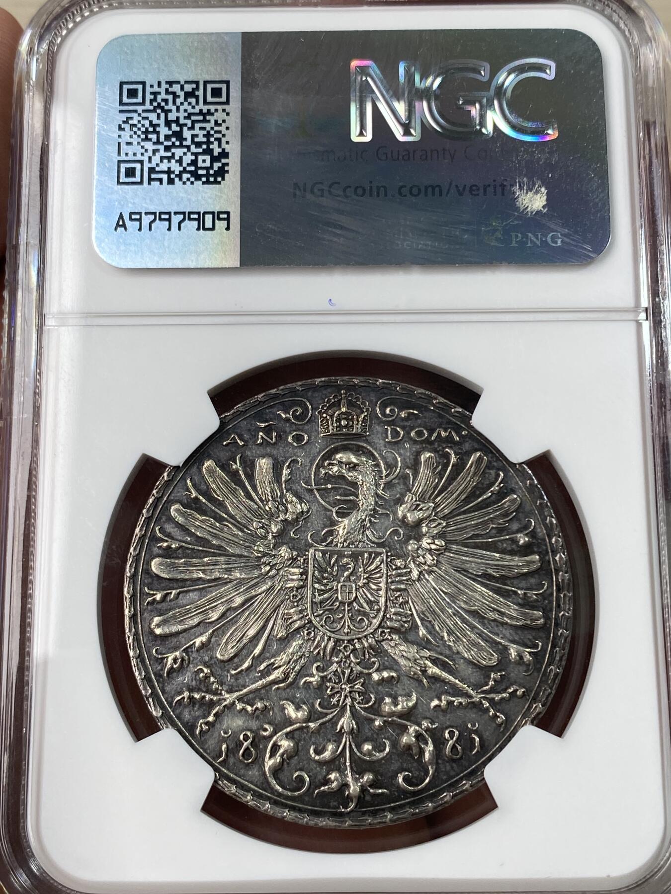 万国钱币拍卖第053期【万国秋季大拍上●周五周六两场连拍】 NGC MS62 1881年德国巴伐利亚慕尼黑联邦射击节大银章 罕见类精制镜面浮雕状态 浮雕喷砂感极强 慕尼黑徽章与枝叶纹理雕刻全深打难得