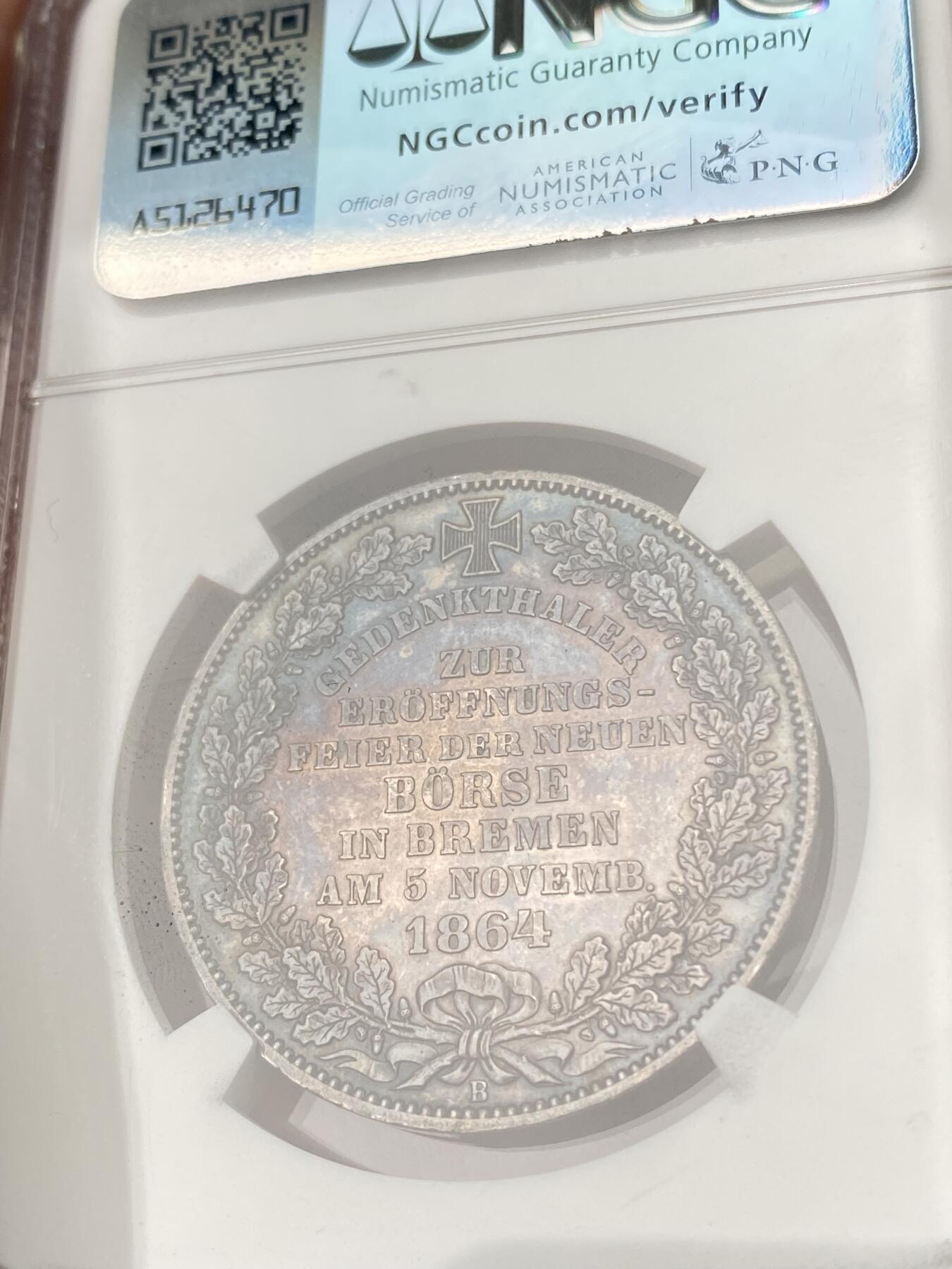 万国钱币拍卖第053期【万国秋季大拍上●周五周六两场连拍】 NGC MS62 1864年德国不莱梅证券交易所1泰勒 发行量仅5000枚联合泰勒名誉品种 其建筑细节刻画丝丝入扣 均匀紫罗兰色包浆