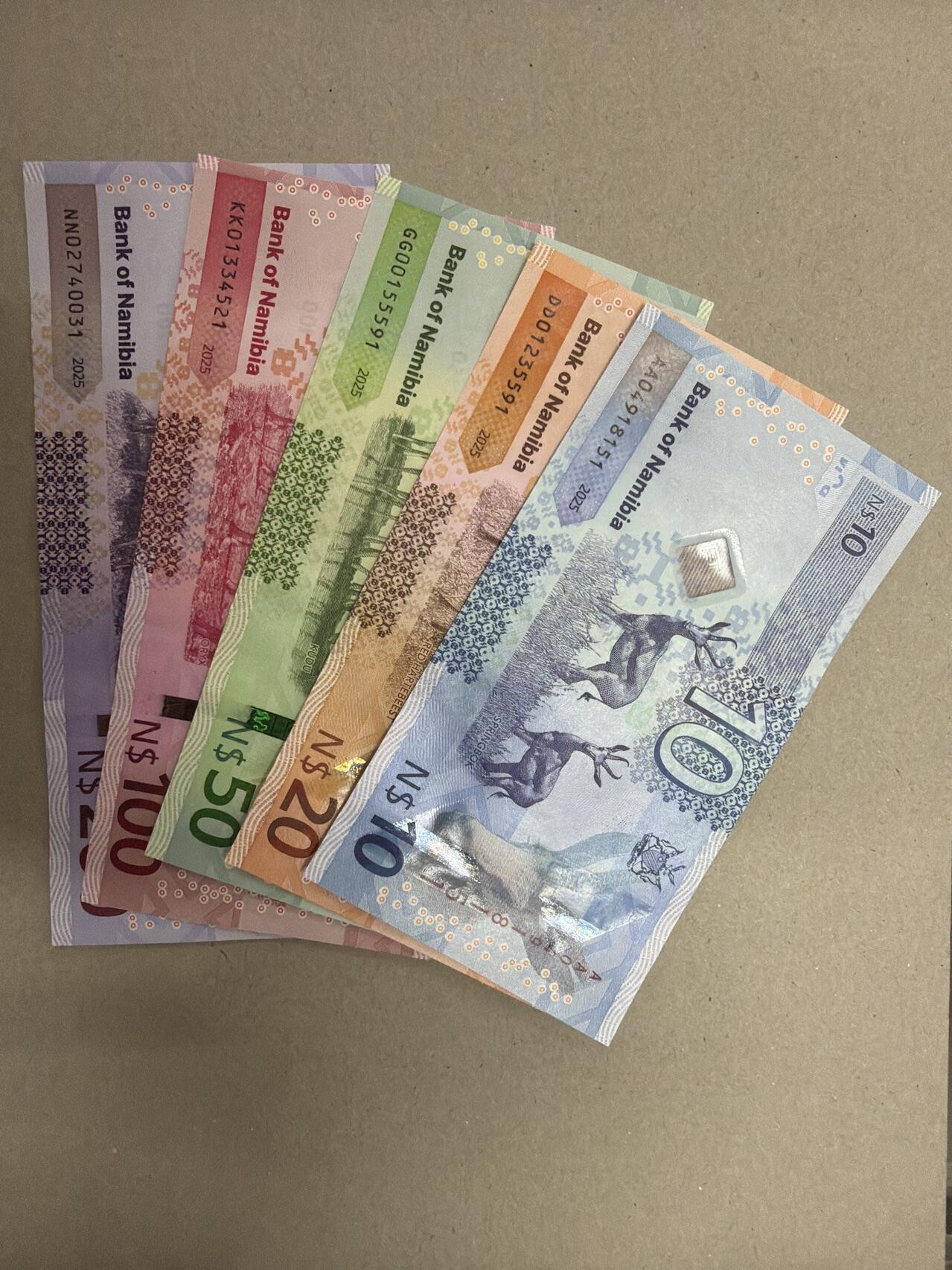 新版2025年纳米比亚10-200元套币（尾一同套币） 尾1