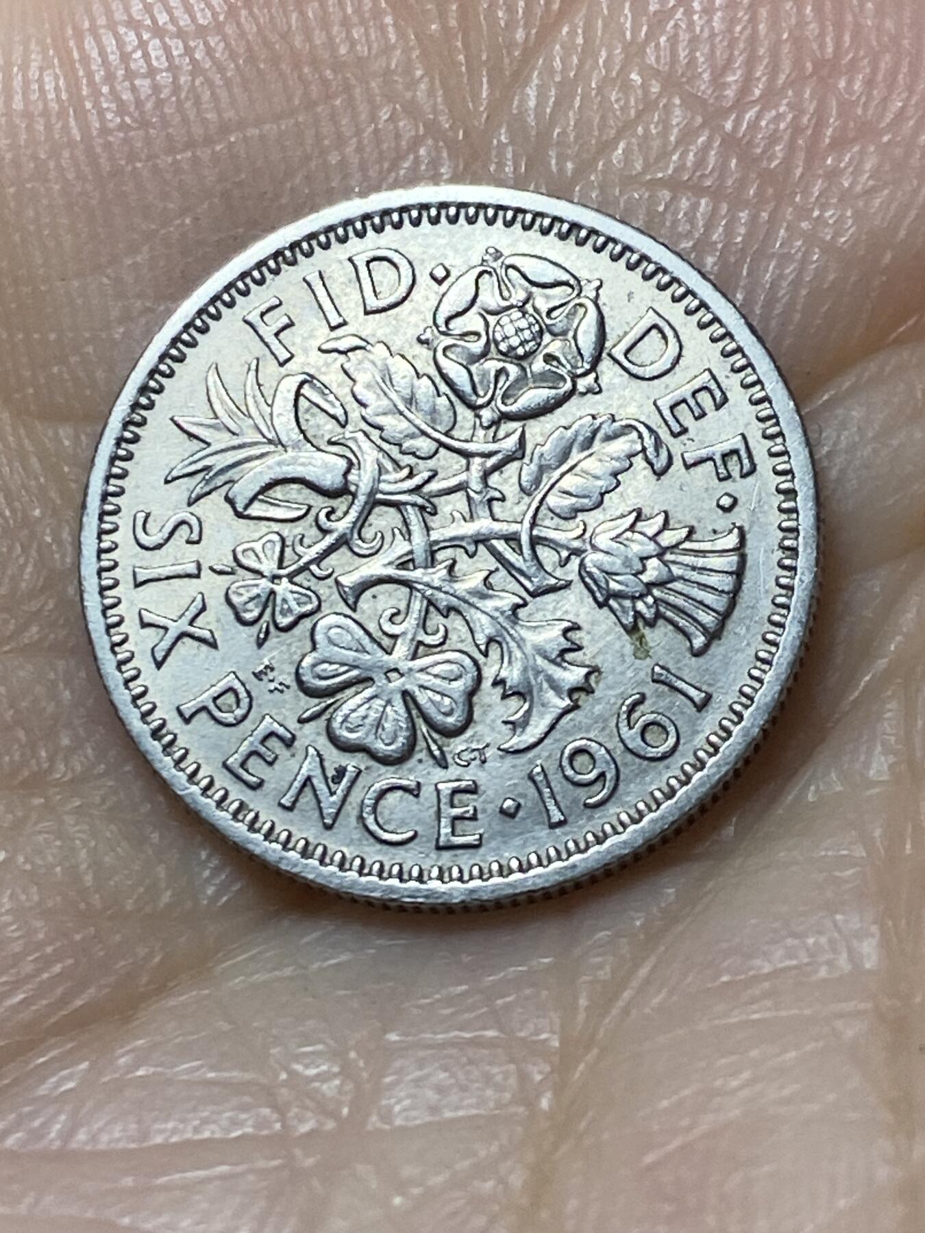 2025年第一百一十一场(总第一百三十七场）外国好品散币(免佣金) 英国🇬🇧1961年6便士(伊丽莎白二世青年桂冠第二版)