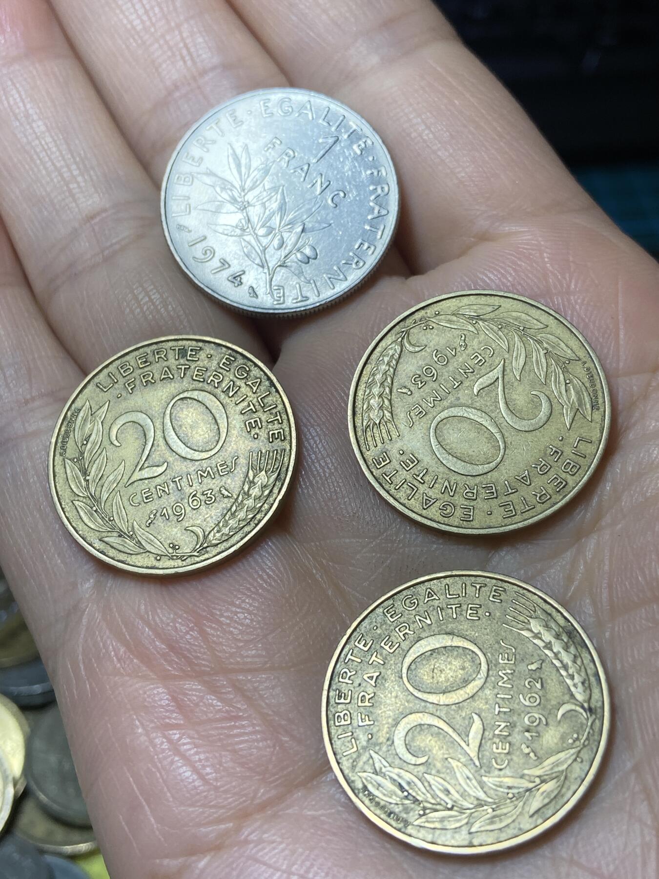 2025年第一百一十一场(总第一百三十七场）外国好品散币(免佣金) 法国🇫🇷4枚：1974年1法郎，1963年、62年20法郎