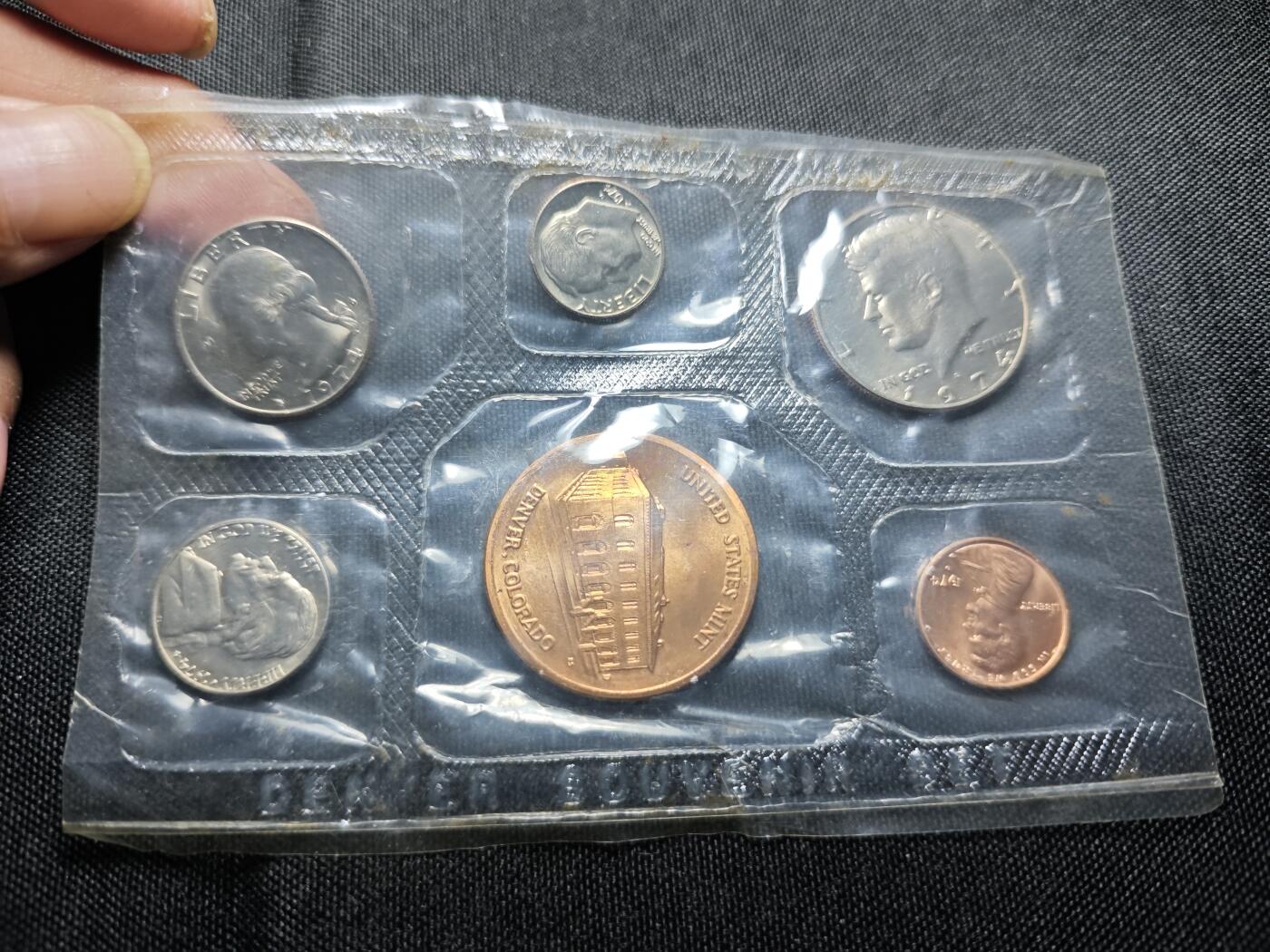 KK钱币收藏小铺  （套币 批量/好品散币 银币）专场  2月预留时间 周末发货    1974美国大小面值清年一套 含官方造币厂纪念铜章