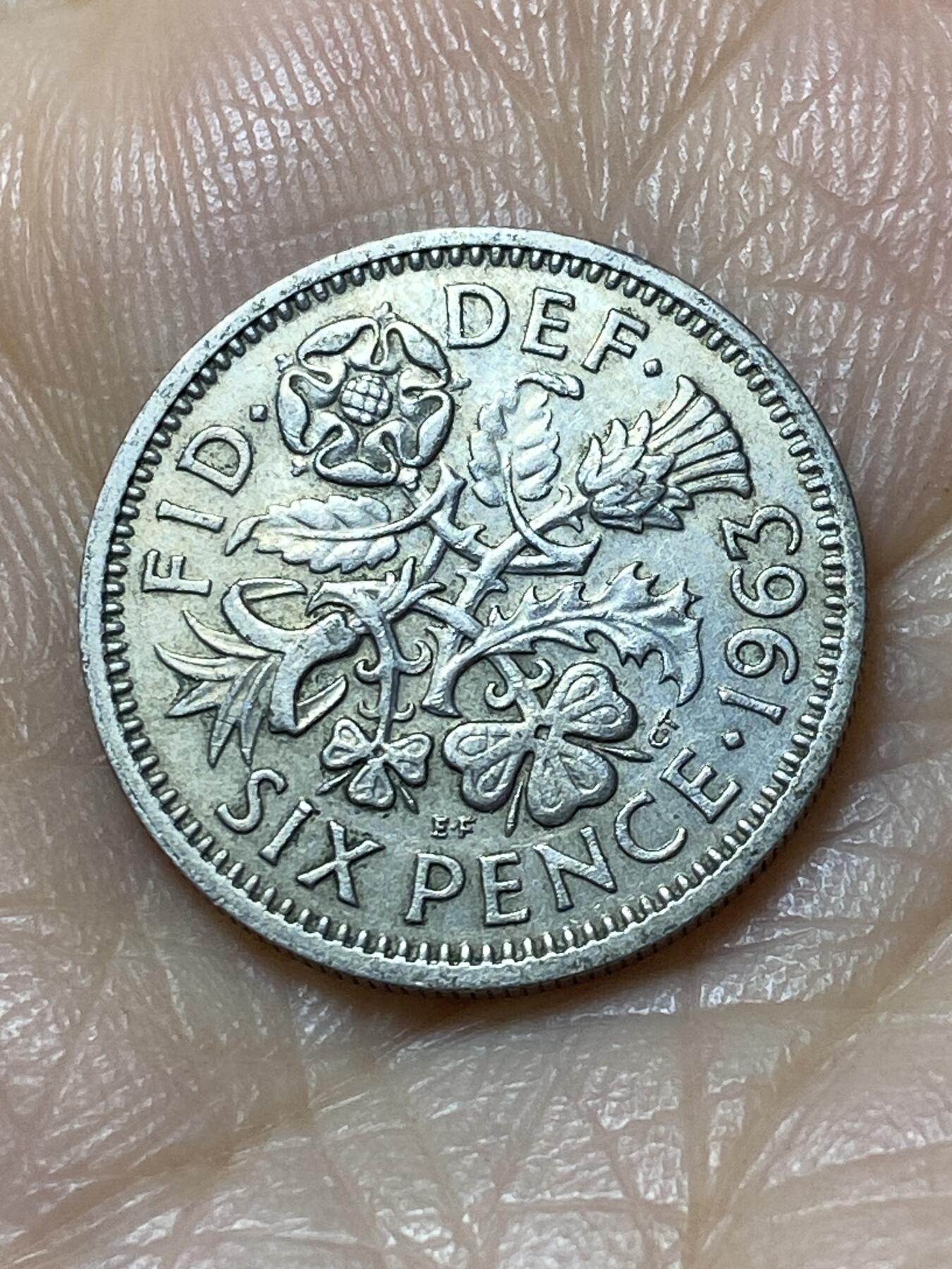 2025年第一百一十一场(总第一百三十七场）外国好品散币(免佣金) 英国🇬🇧1963年6便士(伊丽莎白二世青年桂冠第二版)