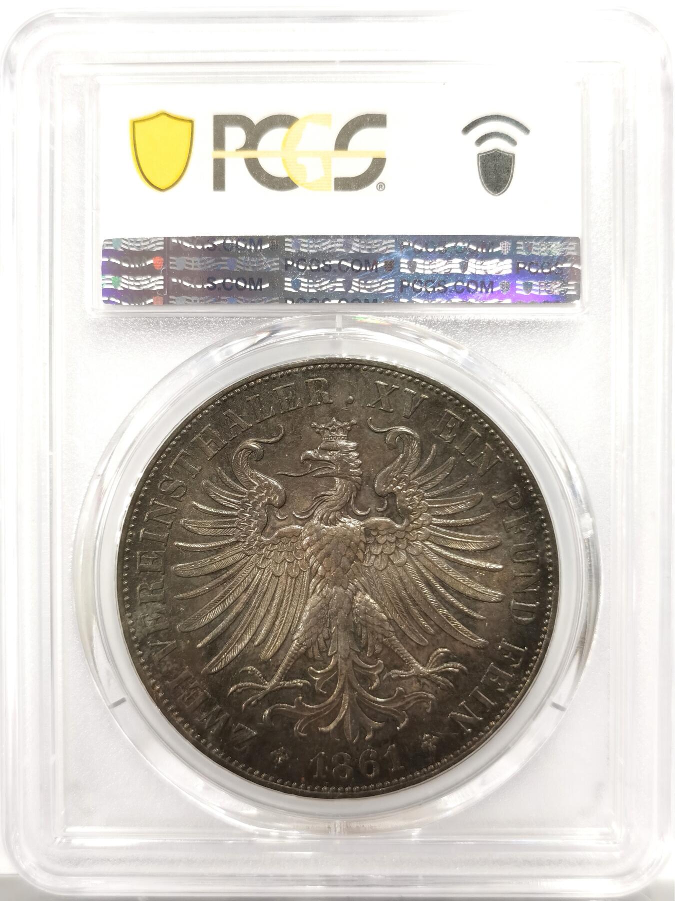 博洋堂世界钱币拍卖第143期（全场包邮） PCGS MS62 1861年法兰克福少女2泰勒银币。无与伦比的正反满酱黑五彩，这个视觉效果在2t这种大型银币上体现的淋漓尽致