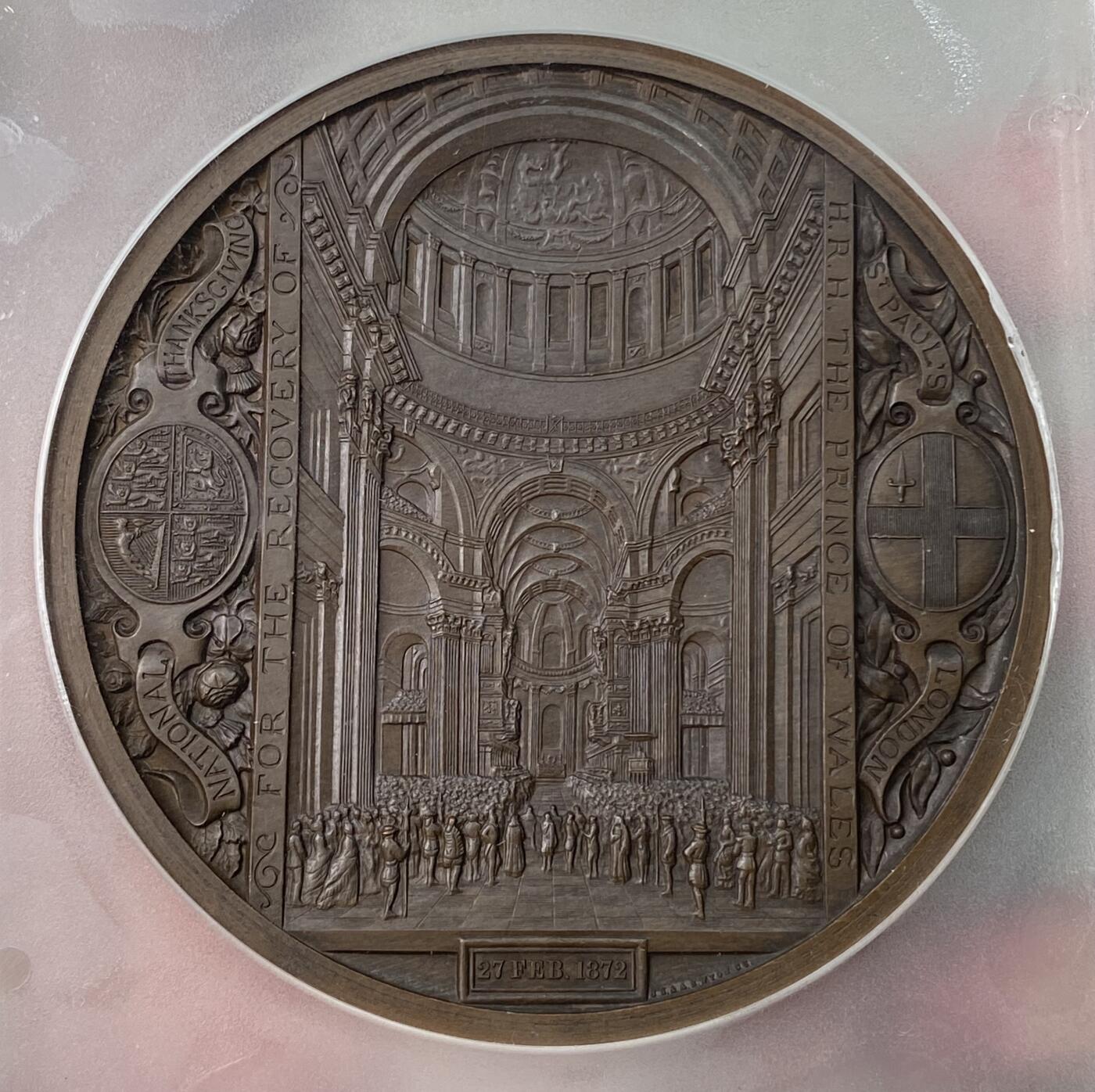 万国钱币拍卖第053期【万国秋季大拍上●周五周六两场连拍】 PCGS SP64 1872年英国伦敦金融城威尔士亲王国家感恩节大铜章 76.5MM 伦敦尼娅和不列颠尼娅邀请女王和威尔士亲王进入圣保罗大教堂 “当他们说让我进入耶和华的圣殿时，我很高兴” 反面：圣彼得大教堂内皇家游行和集会的细节描绘令人难以置信