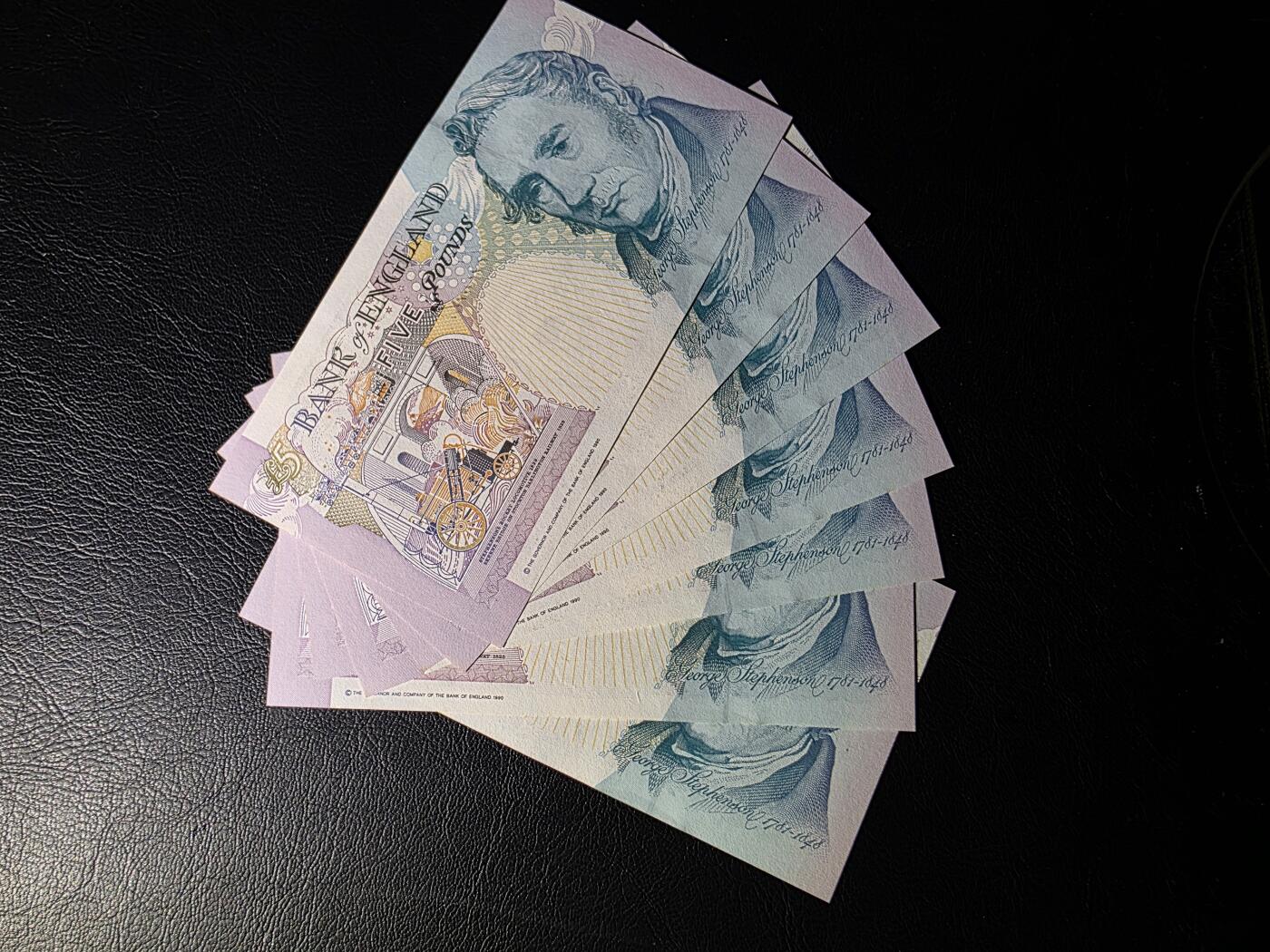 叁拾收藏第32期 英国E序列5英镑7张连号（HK97年香港回归字冠；大部分全程无4） UNC （边缘轻微潮斑）