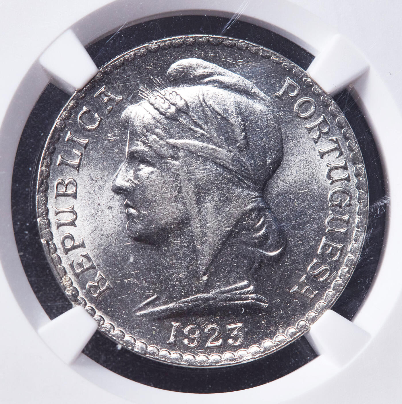 【俄甄集藏】2025年(044)11-12星期三晚 19:30 全场包邮 葡属安哥拉1923年女神版50分镍币，NGC AU58，原光品相，该版最大面值