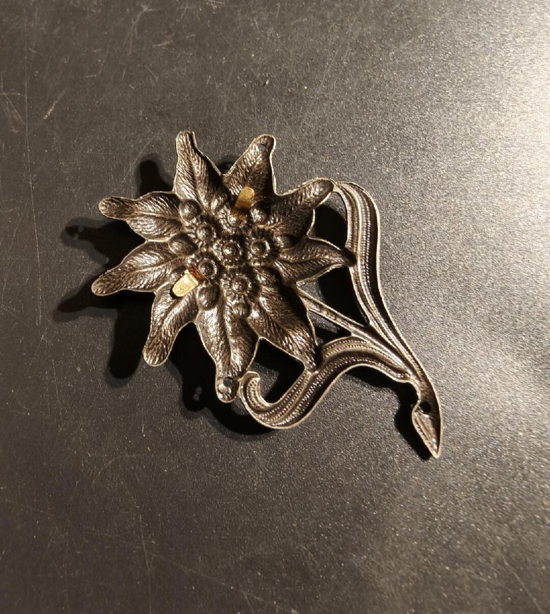 勋章杂货 德三山地兵雪绒花帽徽