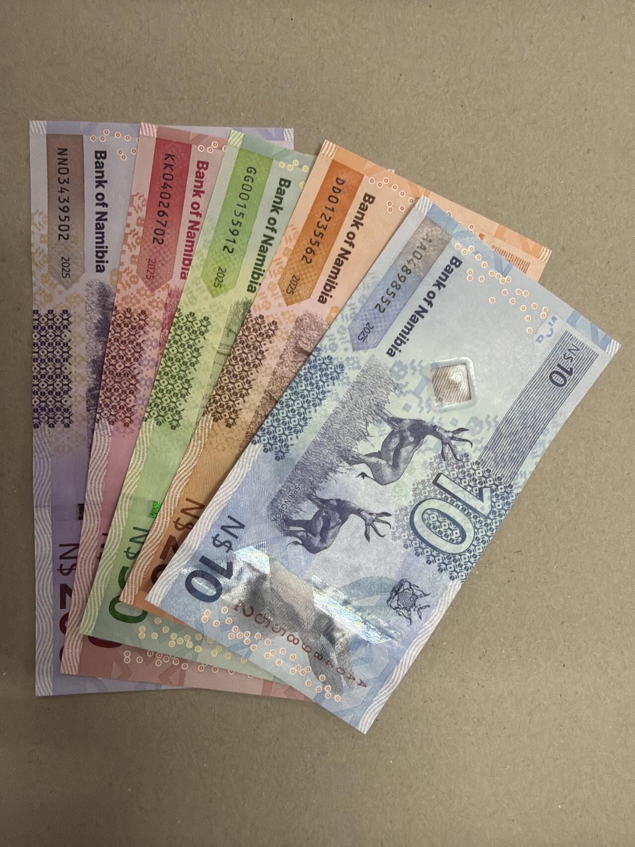 新版2025年纳米比亚10-200元套币（尾一同套币） 尾2