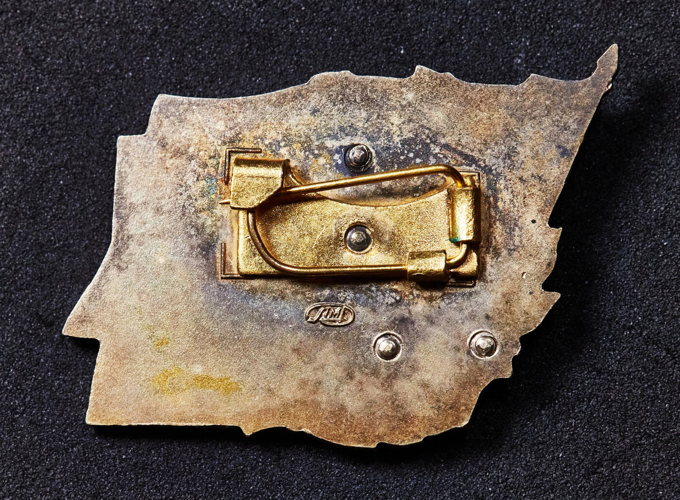 【俄甄集藏】2025年(044)11-12星期三晚 19:30 全场包邮 苏联1981年苏共第二十六次代表大会证章，银质珐琅局部镀金，宽：35mm，高：25mm，重量：12.37克