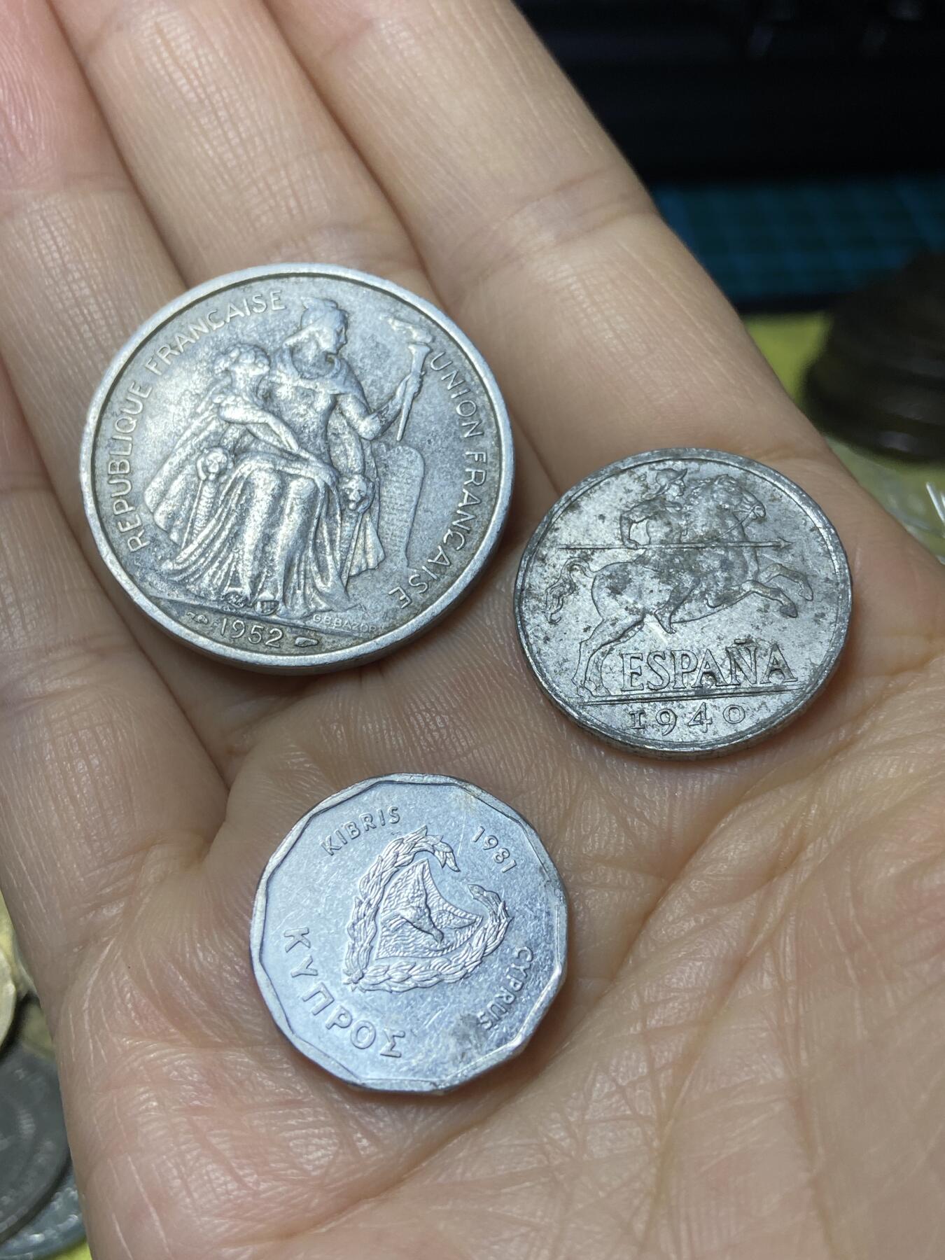 2025年第一百一十一场(总第一百三十七场）外国好品散币(免佣金) 较少见散币3枚：法属大洋洲1952年5法郎，西班牙🇪🇸1940年5分，塞浦路斯🇨🇾1981年5