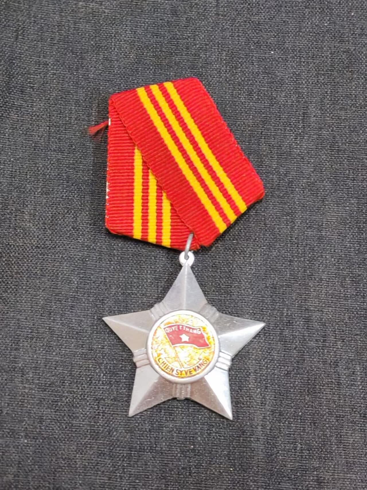 罗岚⭐爱藏⭐精品专拍第六场-分享拍场赚佣金 越南社会主义共和国一级光荣战士勋章 经典苏挂 极美品少见