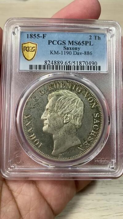 万国钱币拍卖第053期【万国秋季大拍下●周五周六两场连拍】 PCGS MS65PL 1855年萨克森流通纹章2泰勒 工艺明显区别与普通流通版本的一枚 无限接近于PF的质感 底板深度镜面 人像和纹章喷砂感极强 实物上手非常明显 应该也很难再找出类似状态的一枚了 NGC&PCGS双料冠军分