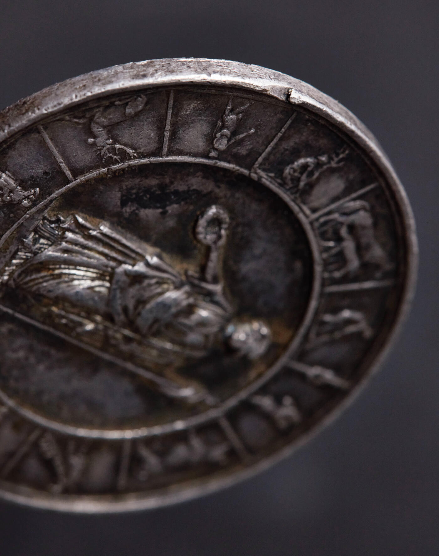 【俄甄集藏】2025年(044)11-12星期三晚 19:30 全场包邮