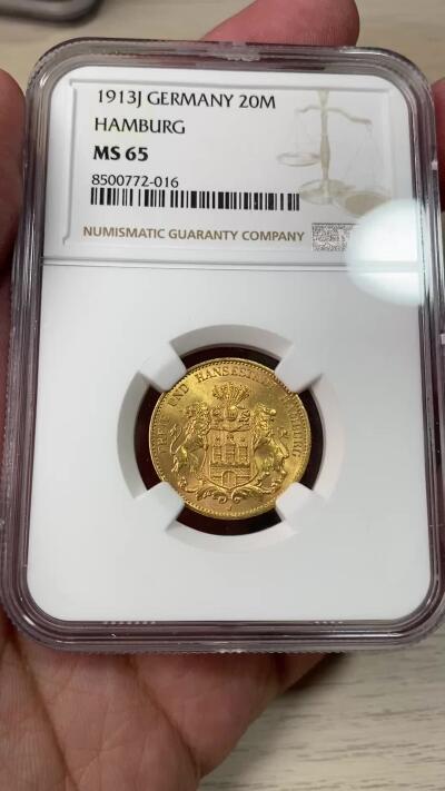 万国钱币拍卖第053期【万国秋季大拍下●周五周六两场连拍】 NGC MS65 1913年德国汉堡双狮护盾长翅流通20马克金币 经典自由市名品 超炫丝绸光 底板也无可挑剔 BU典藏级 7.96g 900金