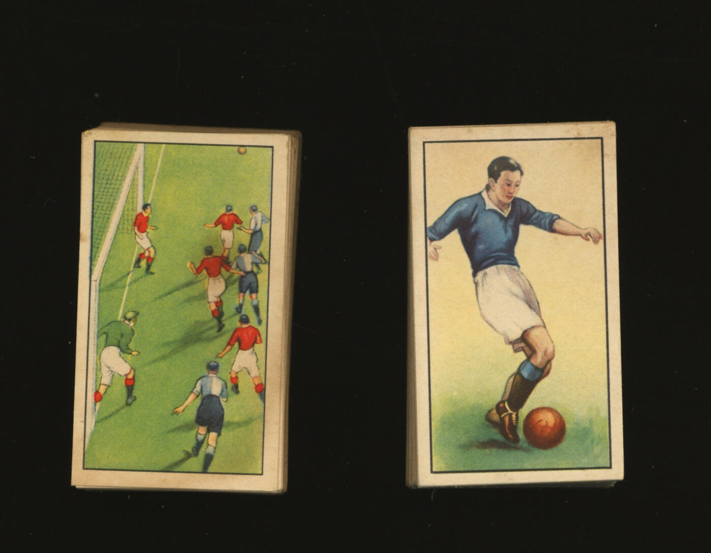 泓盛2025年秋季拍卖会 纸币 民国英美烟公司“足球”主题香烟画片48枚全套共2套，合计共96枚，彩色印刷，图案辅以背面文字逐一介绍足球规则、战术及技法，为早期对足球运动在我国的推广普及起到一定作用；此种香烟画片成套者十分难得，沪上藏家出品，保存极佳，近乎全新，敬请预览编者按：此套香烟画片亦为中国烟草博物馆所珍藏