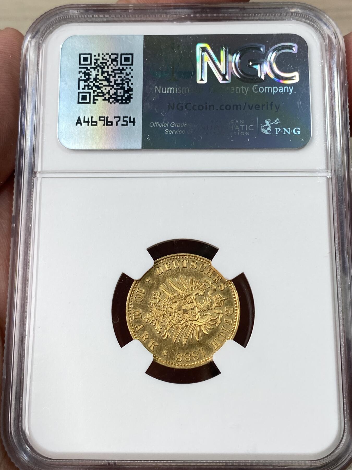 万国钱币拍卖第053期【万国秋季大拍下●周五周六两场连拍】 NGC MS63 1888年德国普鲁士三皇之年腓特烈三世短翅流通10马克金币 3.98g 900金 全深打金光闪闪