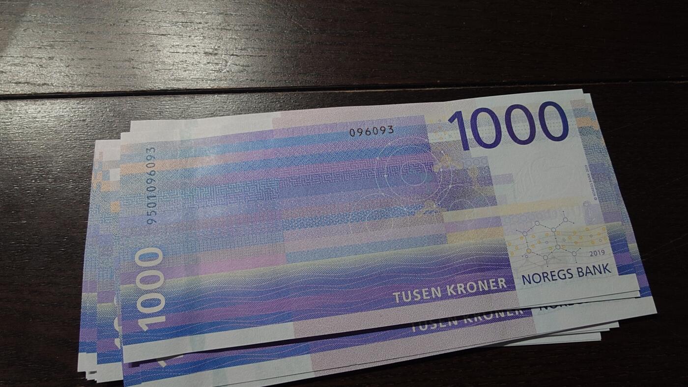 世界钱币～微拍第209期暨2025年第49期  新货（卖剩）专场 2019年挪威1000克朗 大海浪 全新绝品长号无47非常难得 尾号093