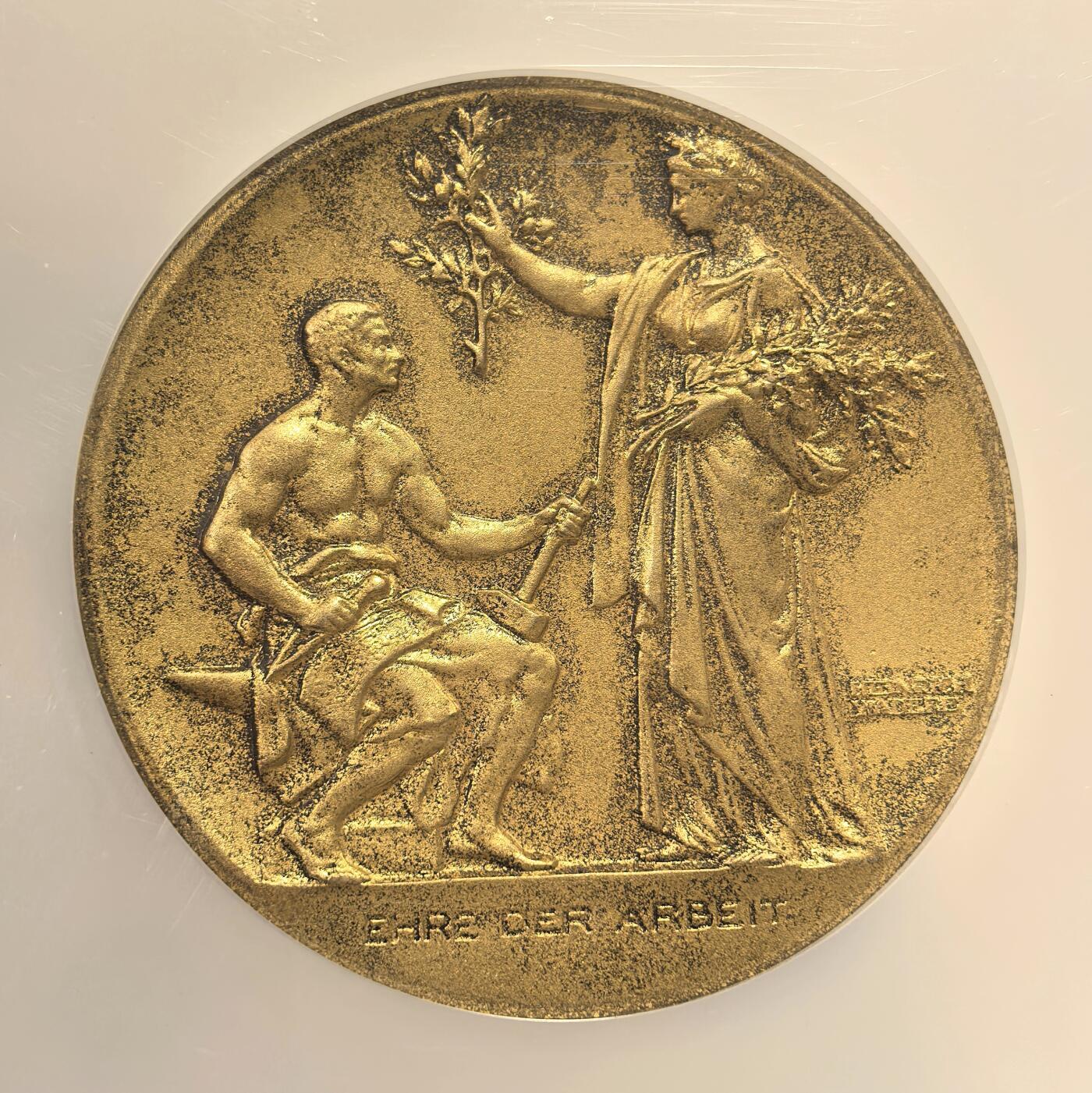博洋堂世界钱币拍卖第143期（全场包邮） NGC MS63 德国巴伐利亚1900左右工业协会金奖巨大镀金银章，50mm，950银！银章可见，银镀金首见！唯一冠军分！这款奖章经研究属于第二帝国颁发的产物，此时德意志已经开启了铁与血的征程！