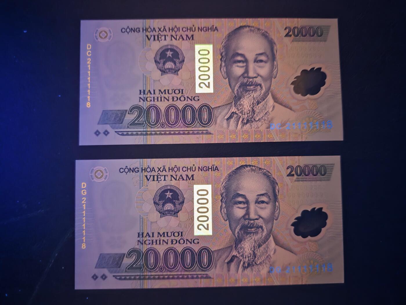 叁拾收藏第32期 越南21年2万盾  同号2张  UNC