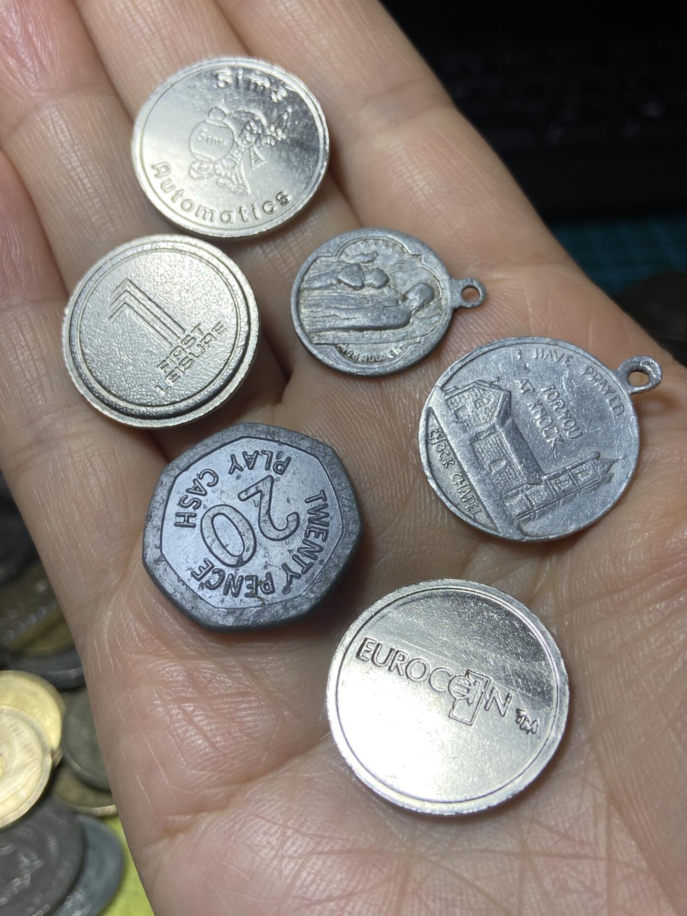 2025年第一百一十一场(总第一百三十七场）外国好品散币(免佣金) 电话币、代币、小章牌6枚
