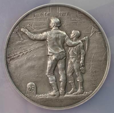 万国钱币拍卖第053期【万国秋季大拍上●周五周六两场连拍】 - NGC MS63 1918-33年魏玛共和国表彰在采矿业服务25周年纪念大银章 老矿工带着学徒传帮带 罕见品种 51MM 38.7G