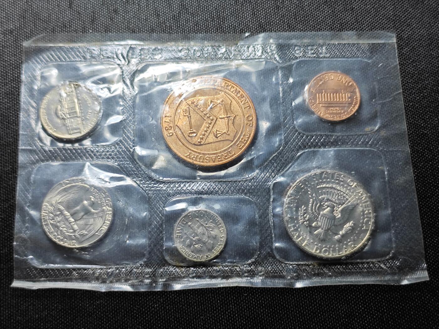 KK钱币收藏小铺  （套币 批量/好品散币 银币）专场  2月预留时间 周末发货    1974美国大小面值清年一套 含官方造币厂纪念铜章