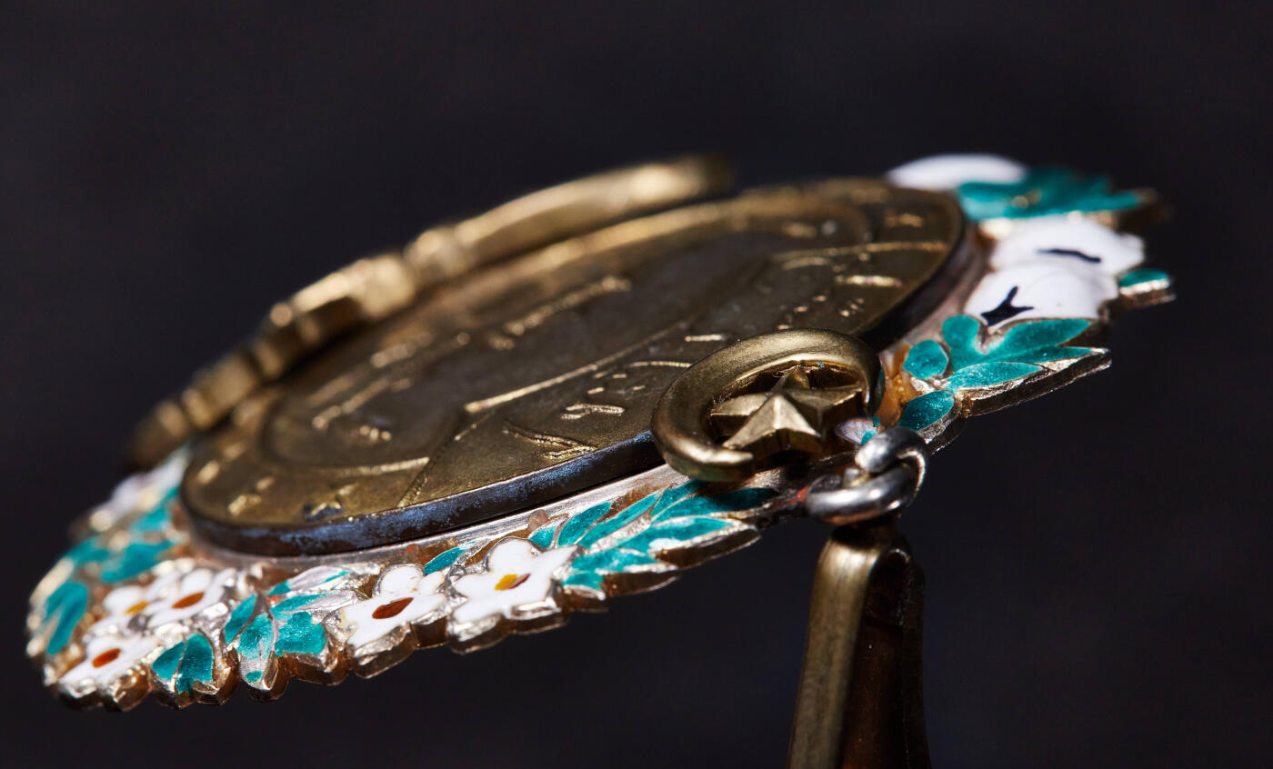 【俄甄集藏】2025年(044)11-12星期三晚 19:30 全场包邮 英属印度巴哈瓦尔布尔邦（现巴基斯坦境内）1920-30年萨特卢杰指挥官级杰出勋章 (Imtiaz-I-Satlej) ，由阿巴斯总督萨迪克·穆罕默德·汗五世爵士于1920 年至1930 年间设立，作为该邦首要勋章，颈绶版，银质镀金珐琅，英国斯宾克代铸，尺寸：80mm×58mm，重：61克，局部珐琅脱落