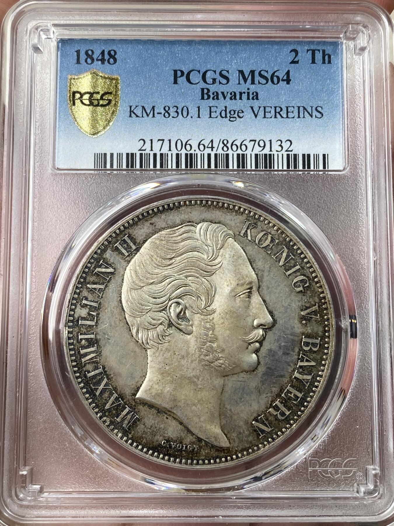 万国钱币拍卖第053期【万国秋季大拍下●周五周六两场连拍】 PCGS MS64 1848年德国巴伐利亚马克西米利安二世宪法纪念历史2泰勒 巴伐利亚历史系列名品之一 能到64级别的非常罕见 原味德国老藏式包浆勾勒出喷砂感极强的浮雕 女神与狮子的搭配力量感十足 在镜面底板的加持下给人以强烈的视觉享受 永不换藏的顶级品质 PC唯一冠军分